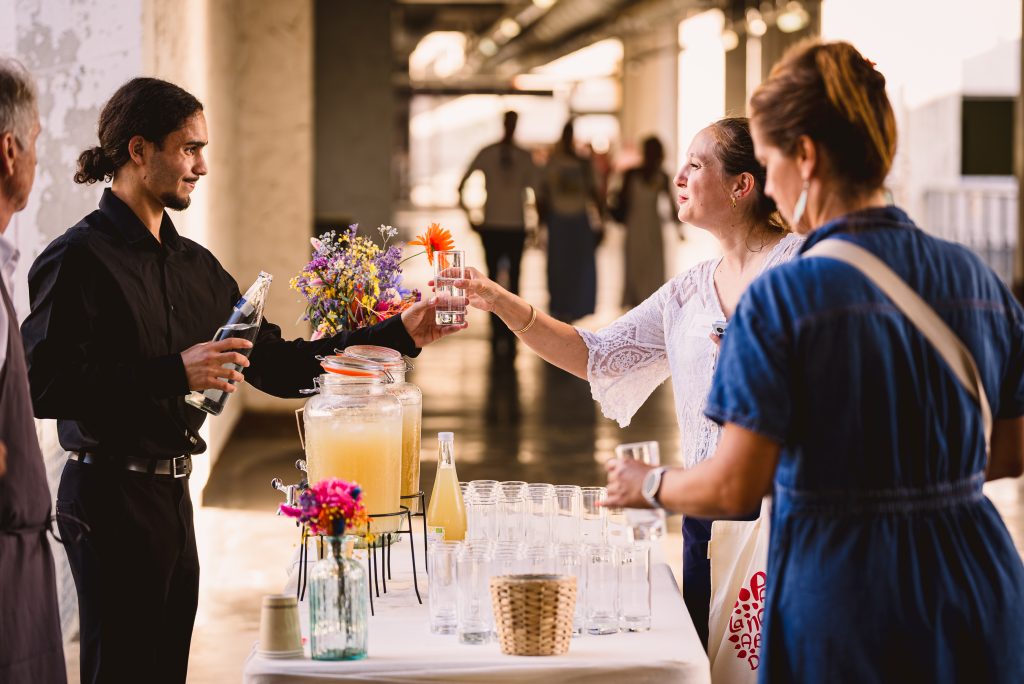 Service en salle lors d'un événement privé pour la marque L'Occitane en Provence.